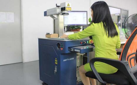 Han’s laser engraving machine(to meet the standardization of rating label before shipment)